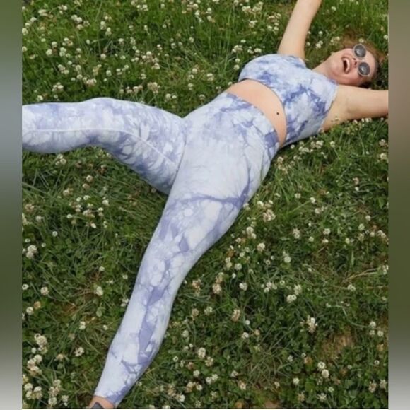 Offline by Aerie Seamless High Waisted Leggings in Blue Tie Dye. Small. - Picture 3 of 8